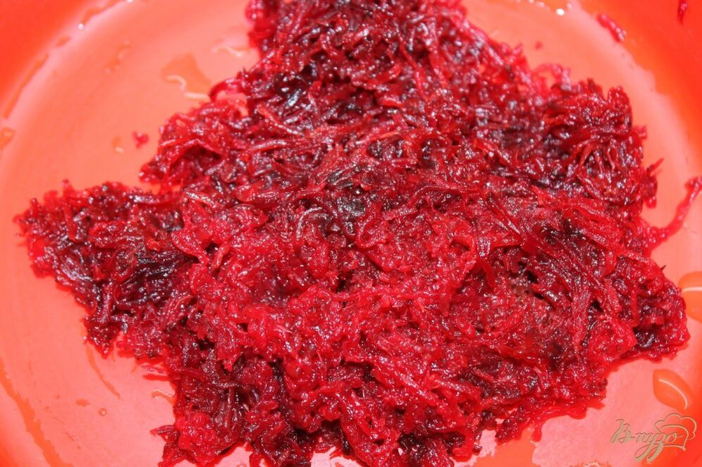 Minced beets to make antiparasitic syrup