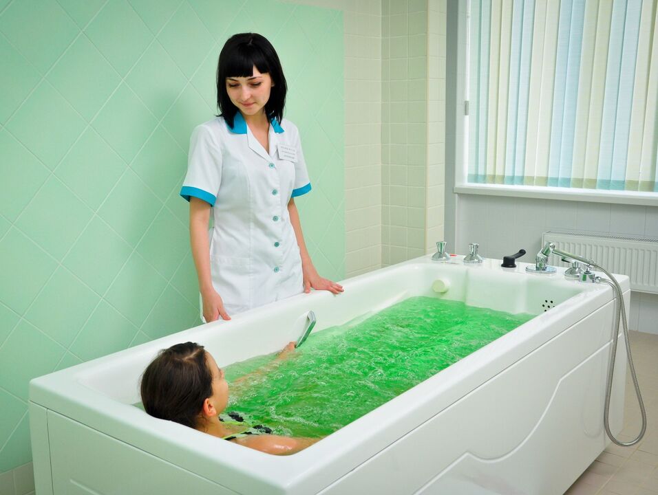 A bath with medicinal herbs will help remove the worms
