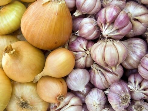 Garlic and onion - home remedies for the treatment of helminthic infection